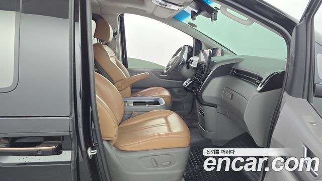Hyundai Staria 4WD Lounge 9-Seater Inspiration 2022 — фото 11
