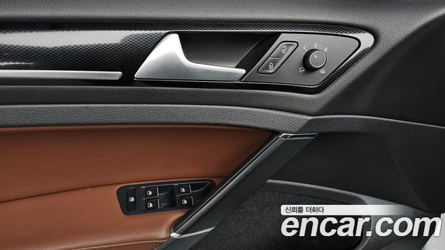 Volkswagen Golf (VII) 2.0 TDI Premium 2015 — фото 17