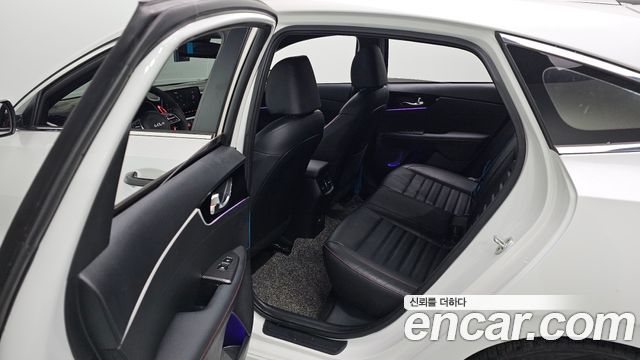 Kia K3 (II) 1.6 Turbo GT 5Door Signature 2022 — фото 12