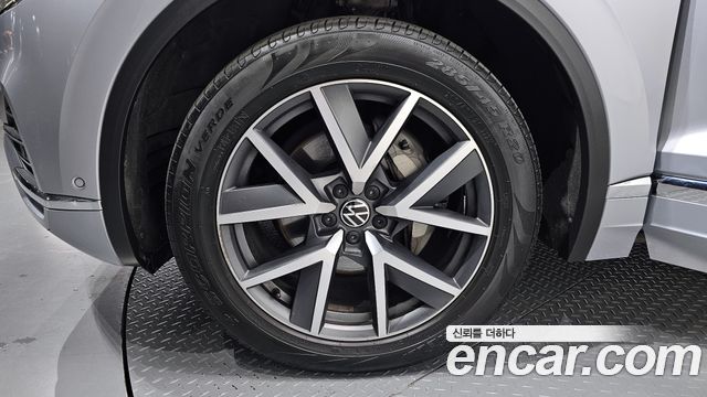 Volkswagen Touareg (III) 3.0 TDI Prestige 2021 — фото 5