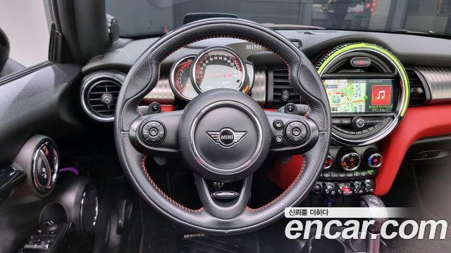 MINI Cooper S Convertible JCW 3rd 2019 — фото 13