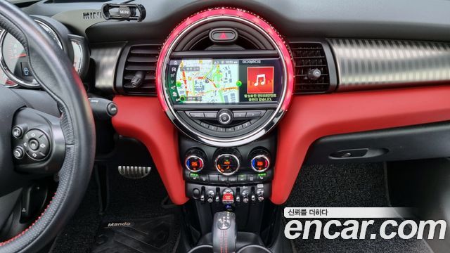 MINI Cooper S Convertible JCW 3rd 2019 — фото 14