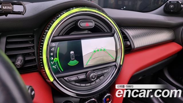 MINI Cooper S Convertible JCW 3rd 2019 — фото 15
