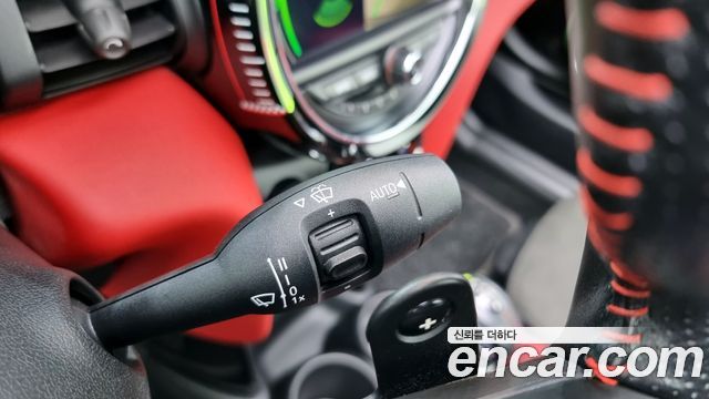 MINI Cooper S Convertible JCW 3rd 2019 — фото 16