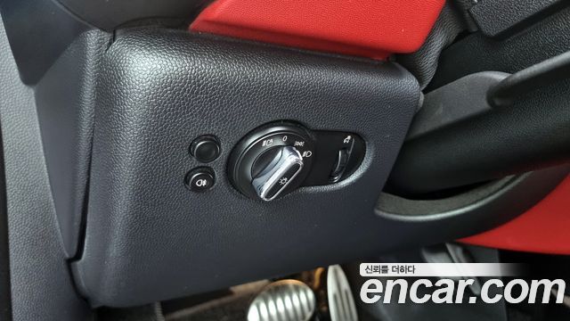 MINI Cooper S Convertible JCW 3rd 2019 — фото 17