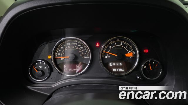 Jeep Compass 2.4 Limited 1st 2015 — фото 8