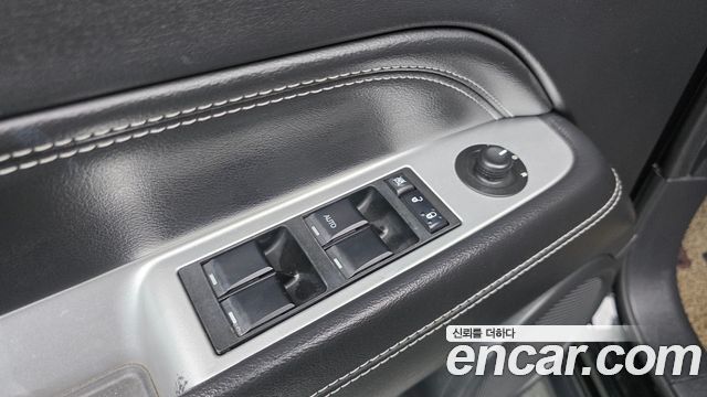 Jeep Compass 2.4 Limited 1st 2015 — фото 12