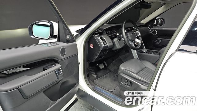 Land Rover Discovery 5 2.0 P300 SE 2023 — фото 10