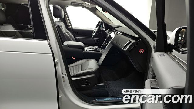Land Rover Discovery 5 2.0 P300 SE 2023 — фото 11