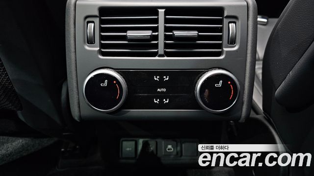 Land Rover Discovery 5 2.0 P300 SE 2023 — фото 19