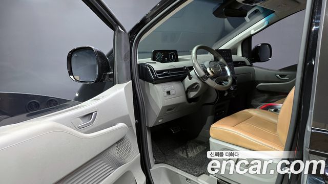 Hyundai Staria 4WD Lounge 9-Seater Inspiration 2023 — фото 10