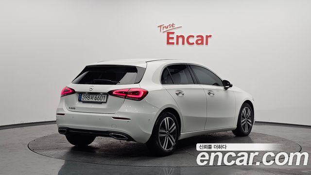 Mercedes-Benz A-Class (W177) A220 Hatchback 2021 — фото 2