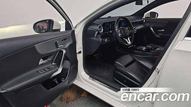 Mercedes-Benz A-Class (W177) A220 Hatchback 2021 — фото 11