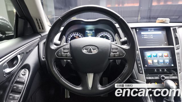 Infiniti Q50 3.5 Hybrid Essence 2016 — фото 13