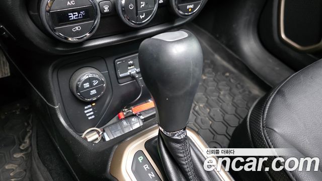 Jeep Renegade 2.0 Diesel Longitude AWD 2015 — фото 9