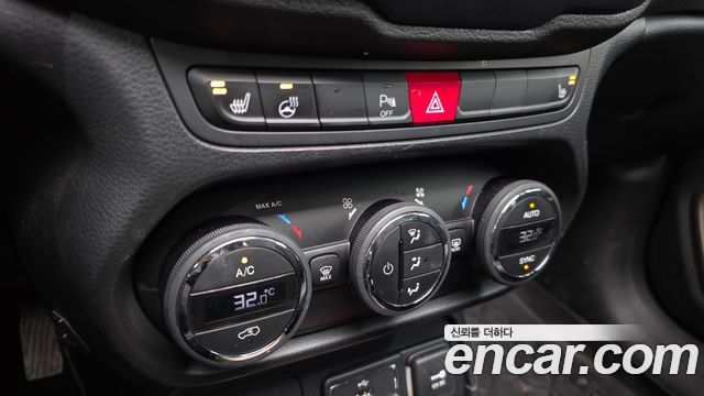 Jeep Renegade 2.0 Diesel Longitude AWD 2015 — фото 16