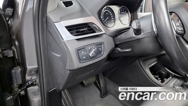 BMW X1 (F48) xDrive 20i Advantage 2020 — фото 17