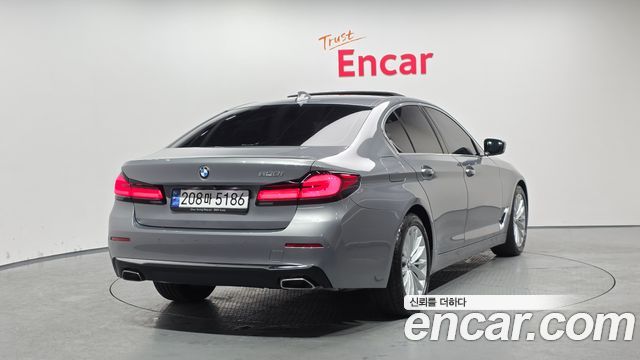 BMW 5 Series (G30) 520i Luxury 2023 — фото 2