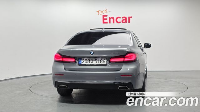 BMW 5 Series (G30) 520i Luxury 2023 — фото 4