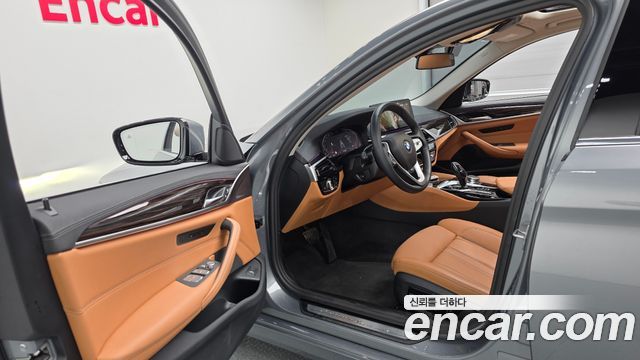 BMW 5 Series (G30) 520i Luxury 2023 — фото 10