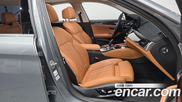 BMW 5 Series (G30) 520i Luxury 2023 — фото 11
