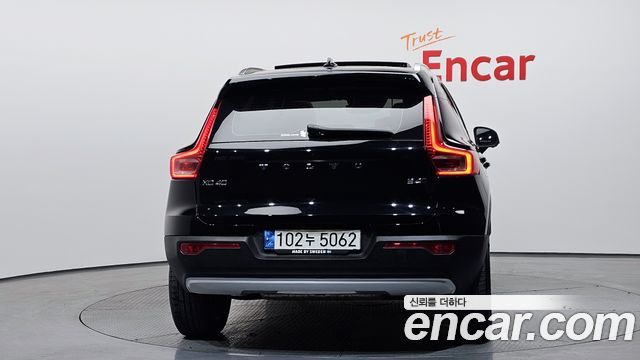 Volvo XC40 B4 Inscription 2021 — фото 4