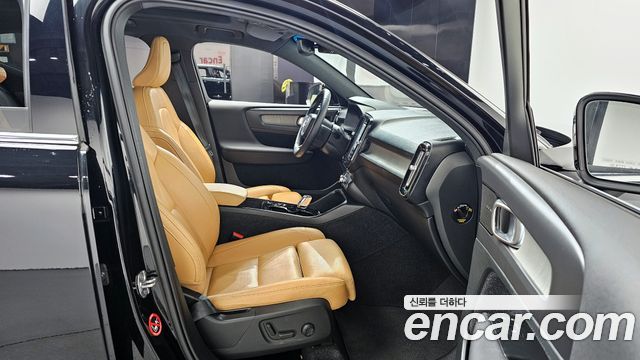 Volvo XC40 B4 Inscription 2021 — фото 10