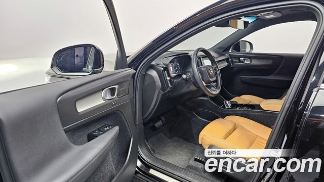 Volvo XC40 B4 Inscription 2021 — фото 11