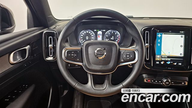 Volvo XC40 B4 Inscription 2021 — фото 13