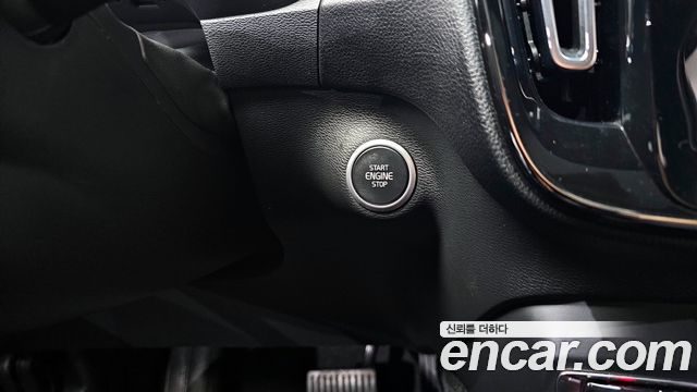 Volvo XC40 B4 Inscription 2021 — фото 17