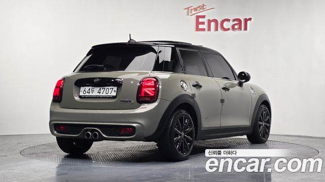 MINI Cooper S 5Door Standard 3rd 2019 — фото 2