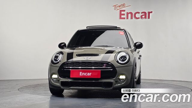MINI Cooper S 5Door Standard 3rd 2019 — фото 3