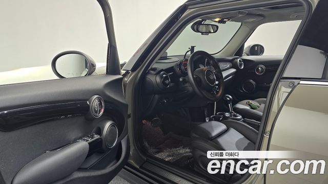 MINI Cooper S 5Door Standard 3rd 2019 — фото 10