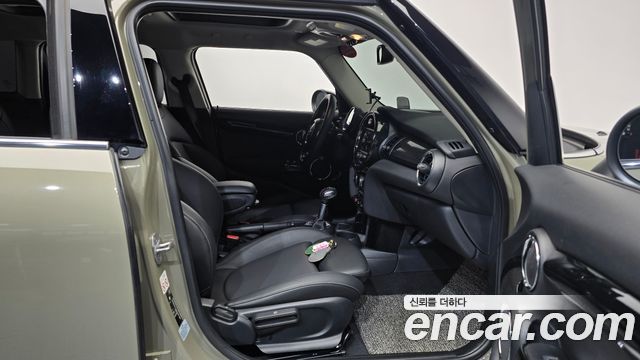 MINI Cooper S 5Door Standard 3rd 2019 — фото 11