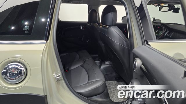 MINI Cooper S 5Door Standard 3rd 2019 — фото 12