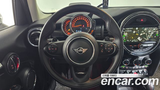 MINI Cooper S 5Door Standard 3rd 2019 — фото 13