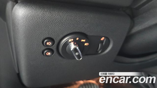 MINI Cooper S 5Door Standard 3rd 2019 — фото 17