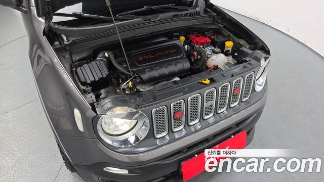 Jeep Renegade 2.4 Longitude High 2018 — фото 6