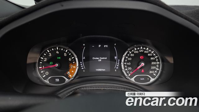 Jeep Renegade 2.4 Longitude High 2018 — фото 8