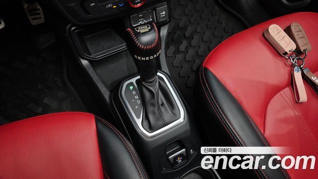 Jeep Renegade 2.4 Longitude High 2018 — фото 9