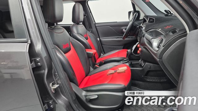 Jeep Renegade 2.4 Longitude High 2018 — фото 11