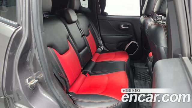 Jeep Renegade 2.4 Longitude High 2018 — фото 12