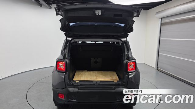 Jeep Renegade 2.4 Longitude High 2018 — фото 20
