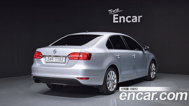 Volkswagen Jetta 2.0 TDI 6th 2011 — фото 2