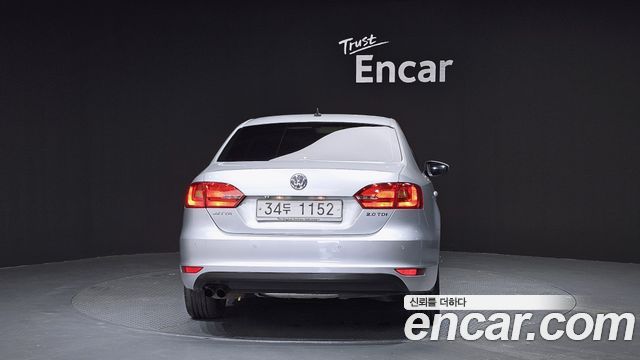 Volkswagen Jetta 2.0 TDI 6th 2011 — фото 4