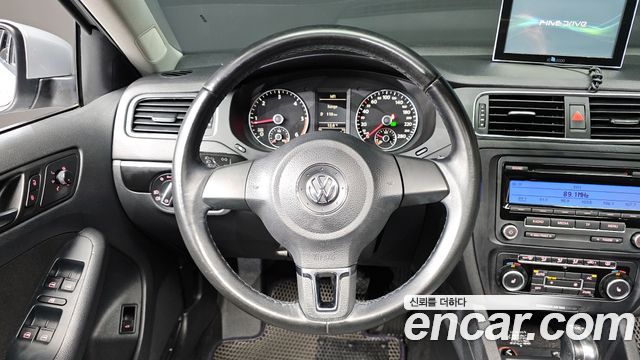 Volkswagen Jetta 2.0 TDI 6th 2011 — фото 13