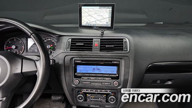 Volkswagen Jetta 2.0 TDI 6th 2011 — фото 14