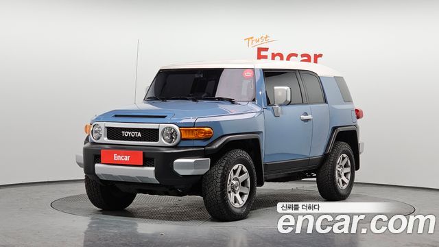 Toyota FJ Cruiser 4WD V6 2014 — фото 1