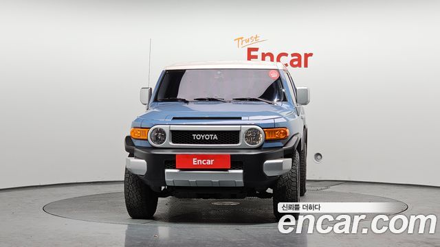 Toyota FJ Cruiser 4WD V6 2014 — фото 3