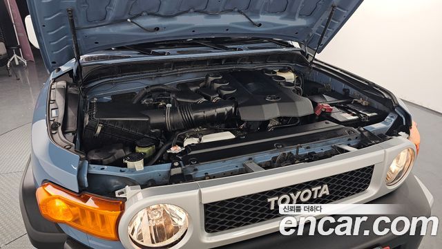 Toyota FJ Cruiser 4WD V6 2014 — фото 6
